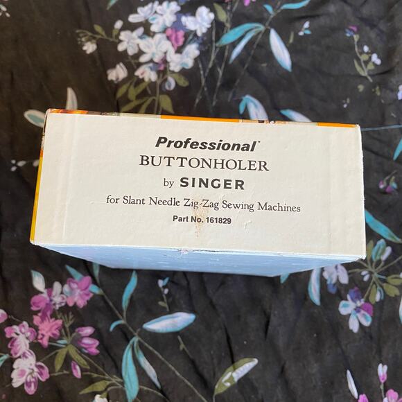 Singer Professional Buttonholer by Singer with Instructional Booklet Not Tested - Picture 3 of 12